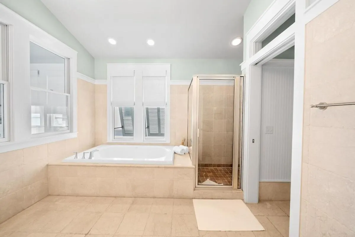 330 Beachside Premium Gulf Front Beach Service Now Included بنما سيتي بيتش